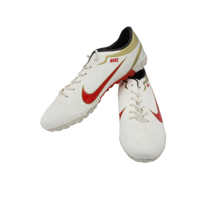 Futsal Shoes White (size: 36 to 45) - Hopshop