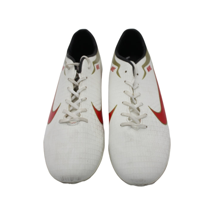 Futsal Shoes White (size: 36 to 45) - Hopshop